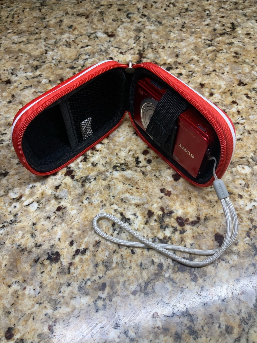 Sony Cybershot W650 5X optical zoom. 16.1 megapixel digital camera.Needs changer